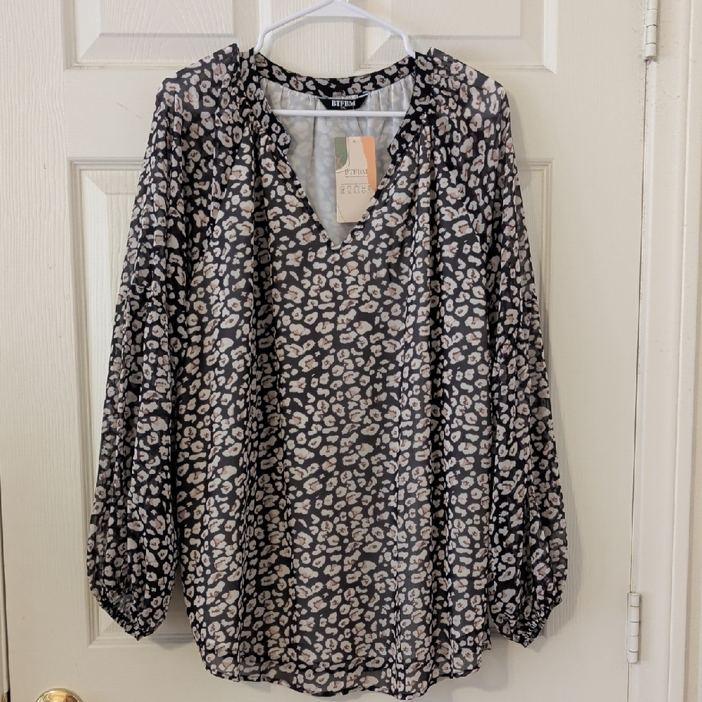 BTFBM Black & Cream Animal-Print V-Neck Blouse
